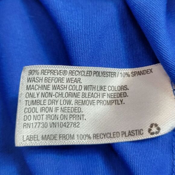 Cat & Jack shark rashguard XS4/5 - Picture 4 of 4